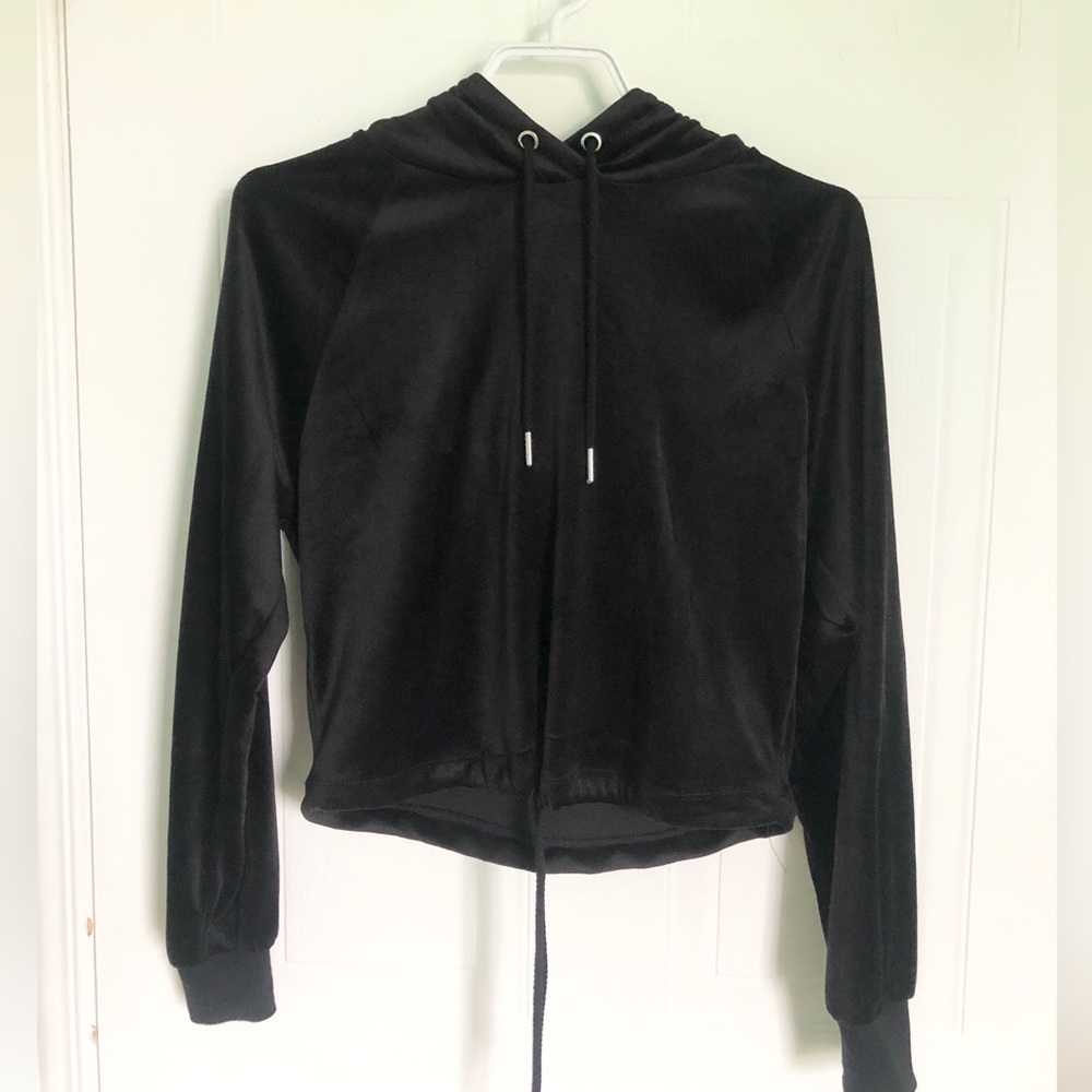 Velvet top with a hood